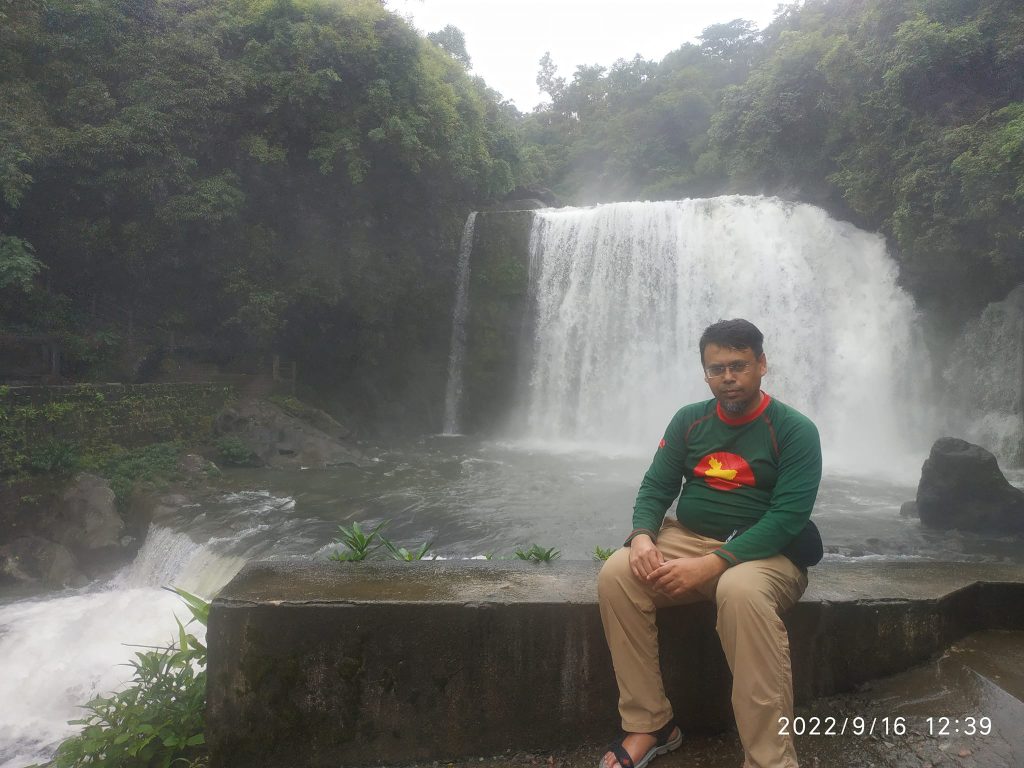 Umkrem Falls