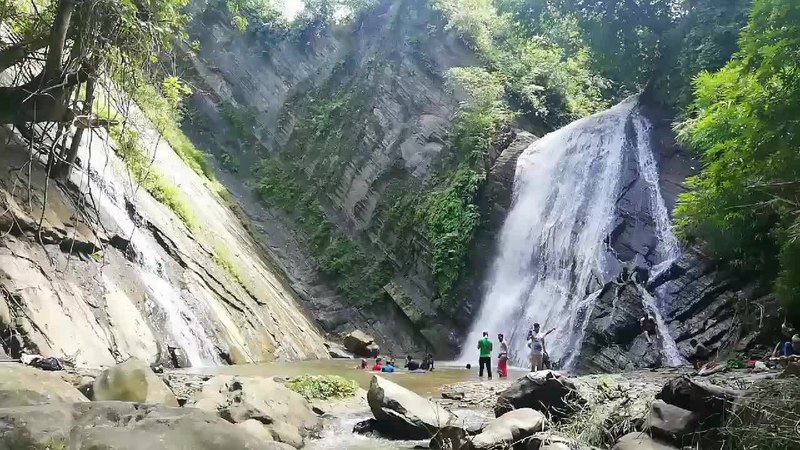 দামতুয়া ঝর্ণার বিশালতায় - (Damtua Waterfall Alikodom)